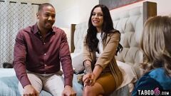 Jouer Octavia Red et Olsen avril dans une rencontre interraciale intense