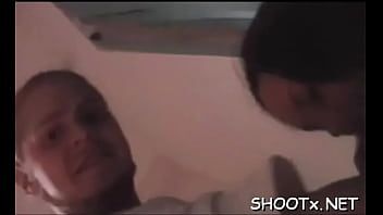 تشغيل يزور النقانق الفم وفطيرة الحبيب المفعم بالحيوية تانيا