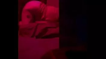 Afspelen Buckd10 in de nacht van rode lichten, mooie mollige liefde