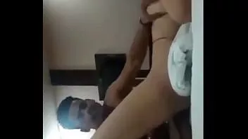 play My cousin brother fucking fucking her gf in oyo hotel