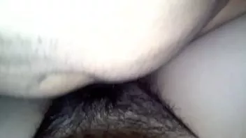 play سخيف أفضل صديق للزوجة السابقة وهي في الغرفة الأخرى