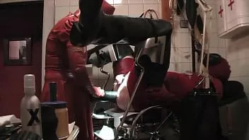 play Rubbernurse agnes – jenseits des Ellenbogens
