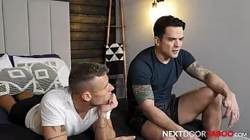 Odtwórz Wspaniały przyrodni brat uczy przystojniaka, jak być na szczycie – Justin Matthews, Dakota Payne – tabu z sąsiedztwa
