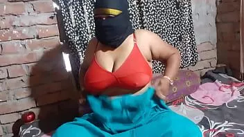 চালান পাঞ্জাবী লোক তার এশিয়ান গার্লফ্রেন্ডকে বাড়িতে চুদছে