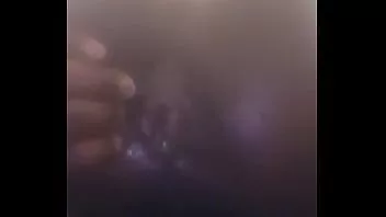 Играть Мое первое анальное видео ** тренирую мою задницу средством для волос **
