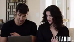 play Hardcore Teen Threesome cu Victoria Voxxx și Jay Smooth