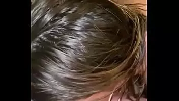 Abspielen Heiße geile blonde Freundin lutscht Schwänze und schluckt in der Badewanne ab