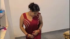 Redare Sensual Gospoding’s Dirty Talk și Big Cock Ride în Red Saree