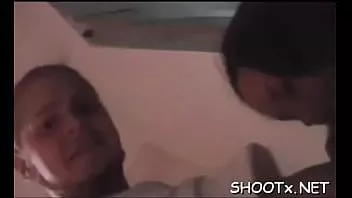تشغيل يزور النقانق الفم وفطيرة الحبيب المفعم بالحيوية تانيا