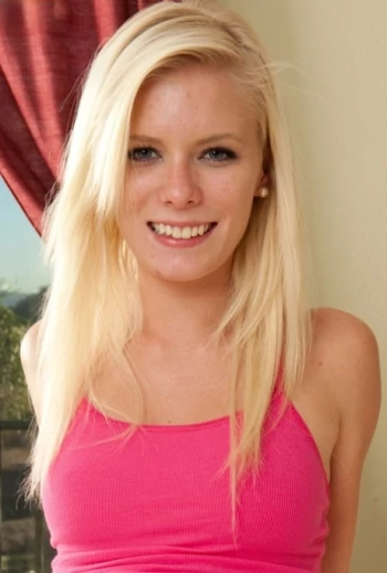 Star du porno Elaina Raye